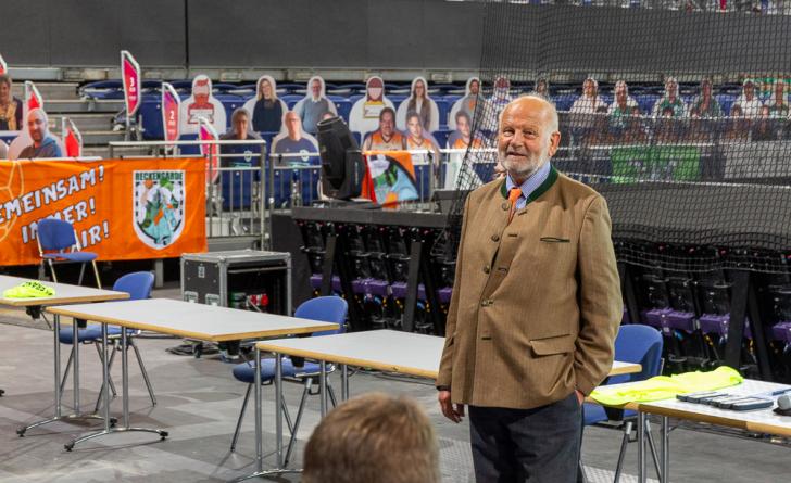 Jürgen Köster berichtet über die Arbeit des Vorsitzenden