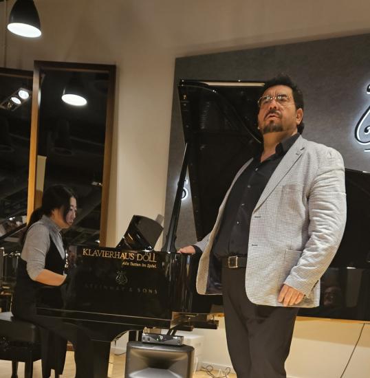 Tenor Luis Olivares Sandoval