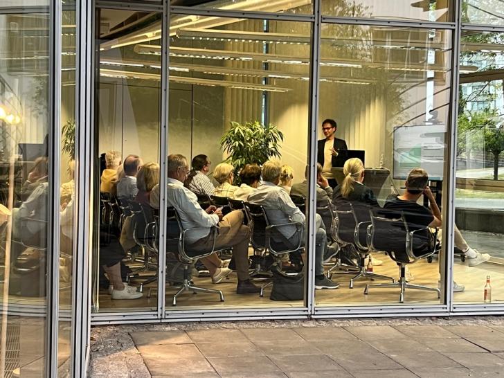 Beim Vortrag von Dr. Marco Lux – Foto: Johanna Wuttke, Medical Park Hannover