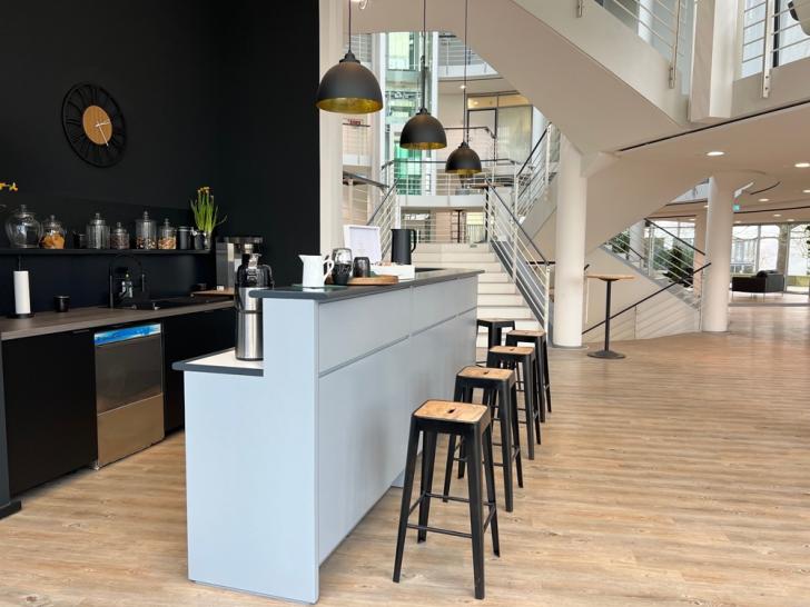 Das einladende Foyer im Medical Park – Foto: Medical Park Hannover