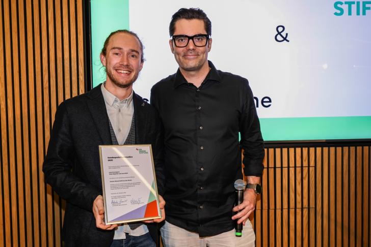 Marco Weiß, Chief Content Officer, Schlütersche Mediengruppe (rechts), mit Leon Kirschgens – Foto: Frank Wilde