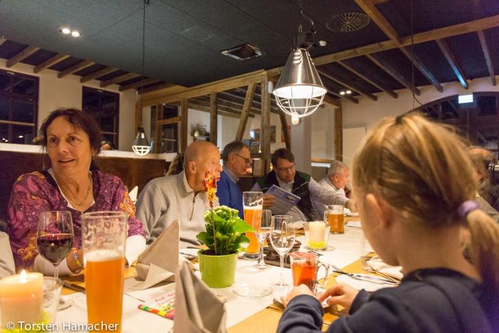 Gruppe beim Essen