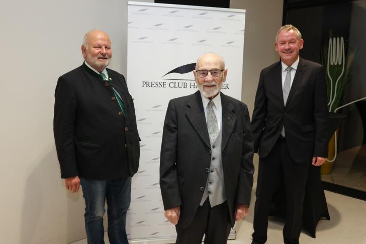 Preisträger Rolf Zick mit Lutz Marmor (rechts) und Jürgen Köster (links)