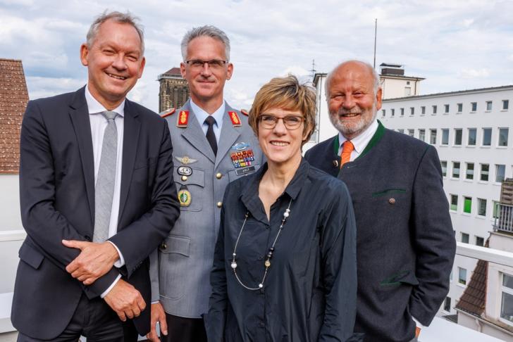 Von links: Lutz Marmor, Jens Arlt, Annegret Kramp-Karrenbauer, Jürgen Köster