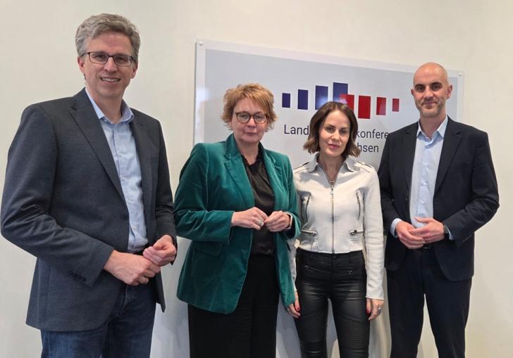 Moderator Heiko Randermann, Ministerin Daniela Behrens, Journalistin Sophia Meier und Oberbürgermeister Belit Onay (von links)