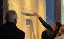 Museumsdirektorin Dr. habil. Lara Weiss bei der Führung